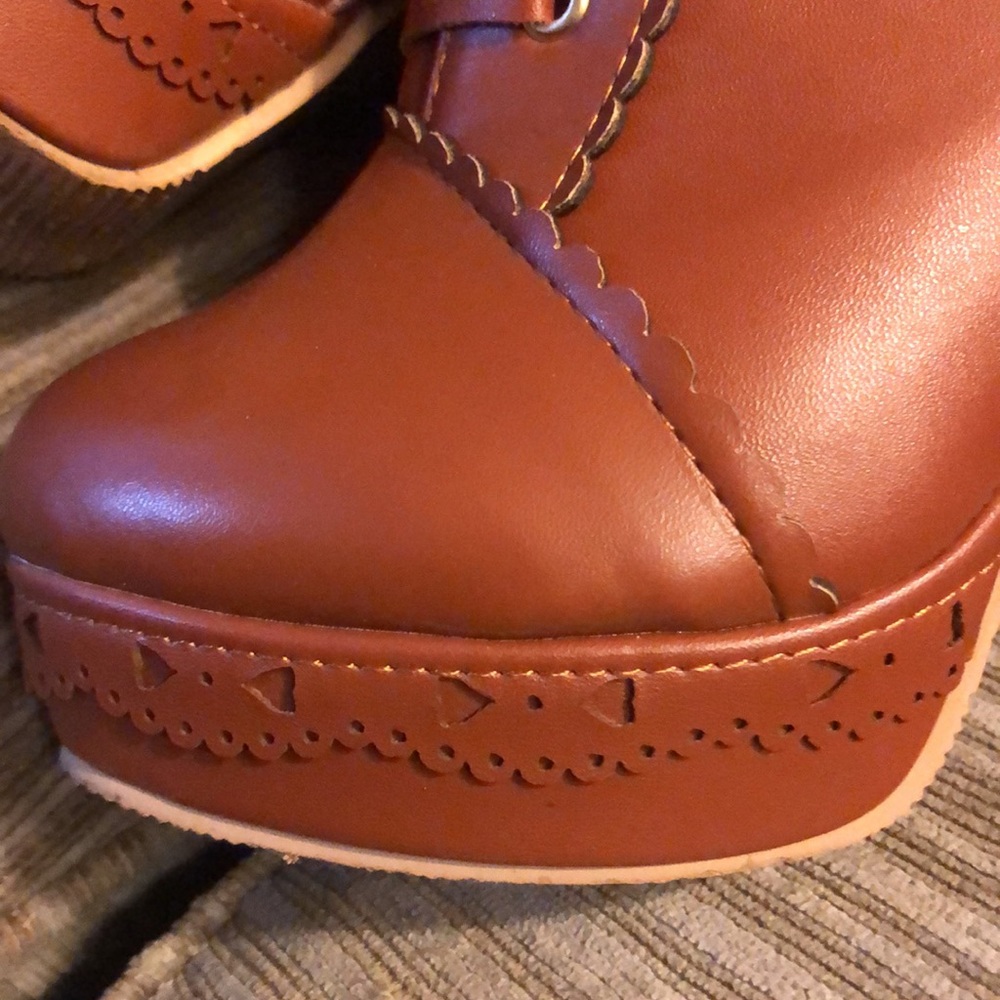 Ruffled booties - Picture 10 of 10